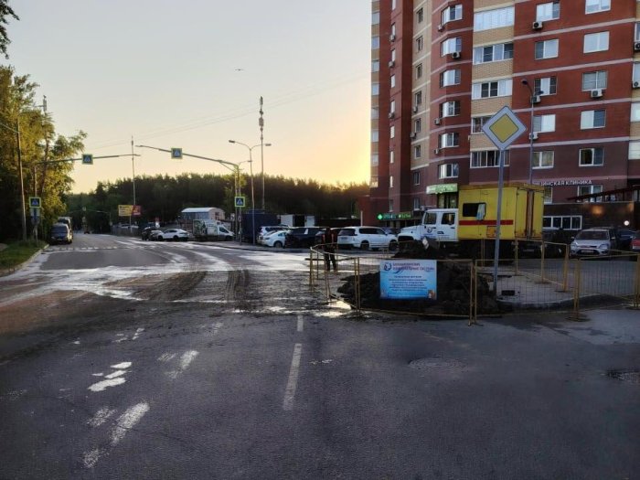 Утечка на водопроводных сетях у дома № 72 по проспекту Ленина успешно ликвидирована