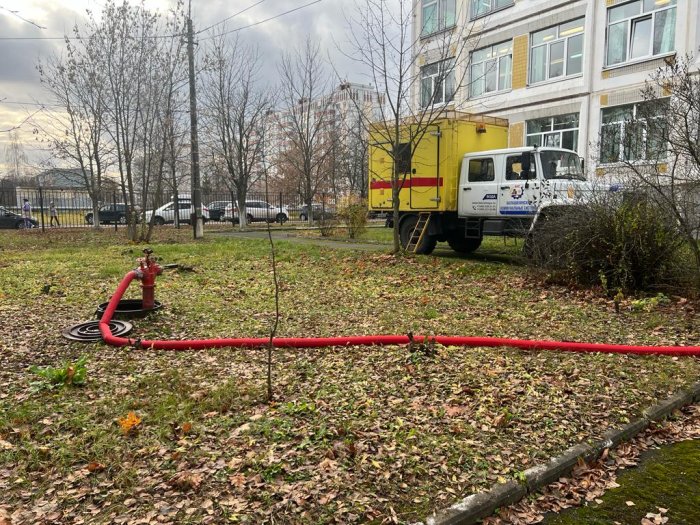 Сотрудниками БКС были проведены работы по промывке водопроводных сетей в микрорайоне Заря у дома №10 по улице Садовая
