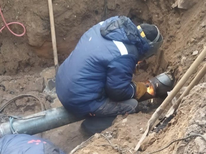 Ликвидирована утечка на трубопроводе горячего водоснабжения у дома № 13 по улице Некрасова