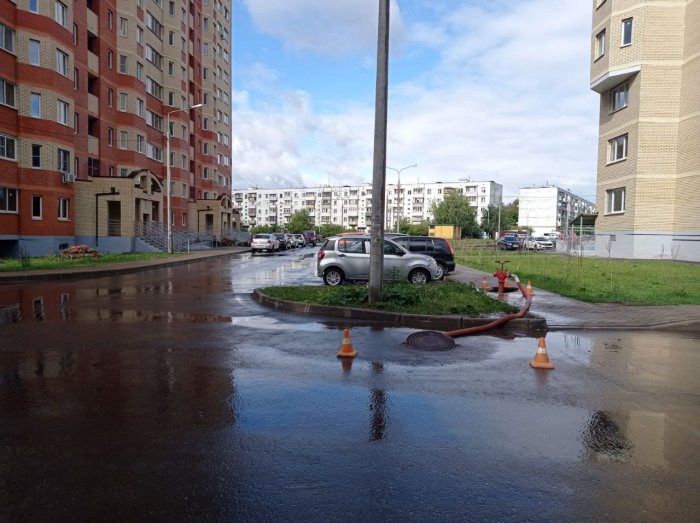 Проведены работы по промывке водопроводных сетей на улице Авиарембаза, в деревне Федурново