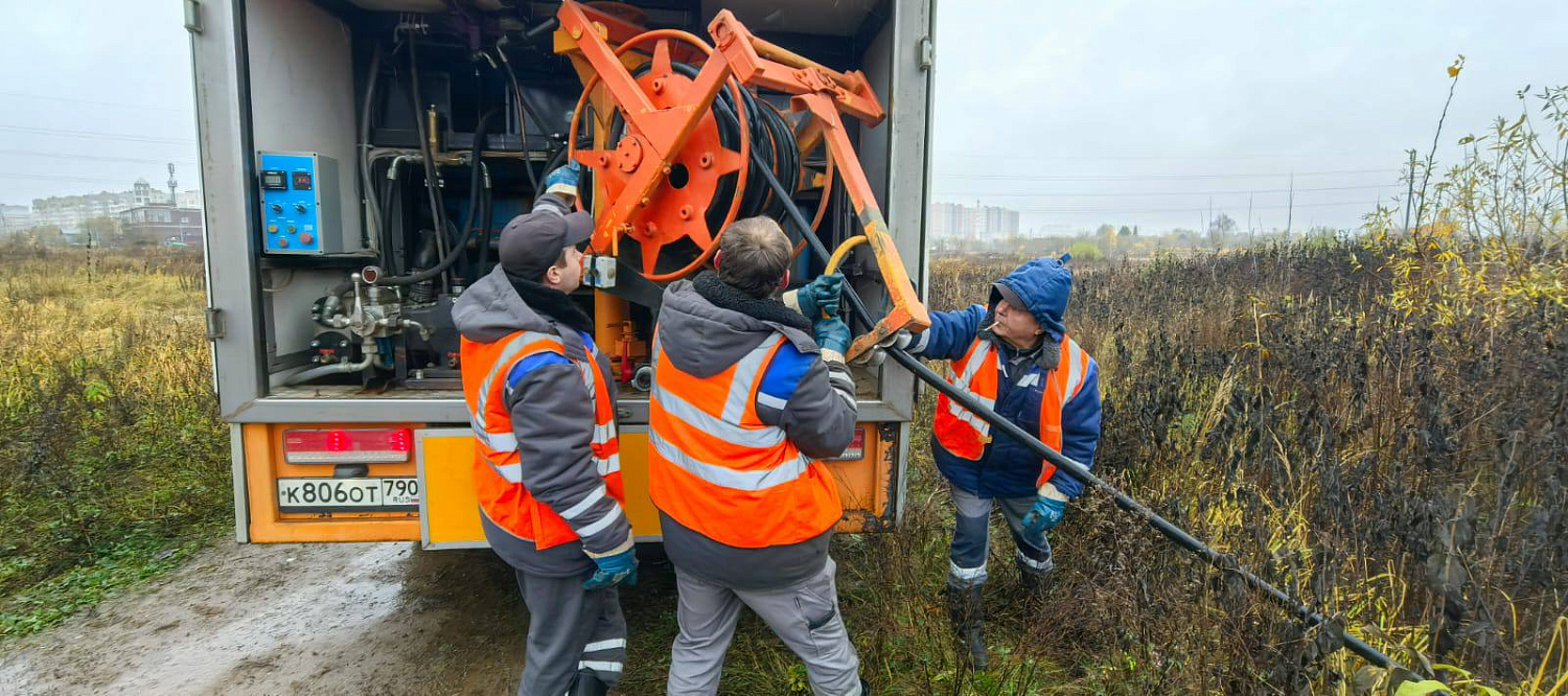 Успешно устранён засор на канализационном коллекторе у домов № 26–30 по улице Чистопольской Успешно устранён засор на канализационном коллекторе у домов № 26–30 по улице Чистопольской