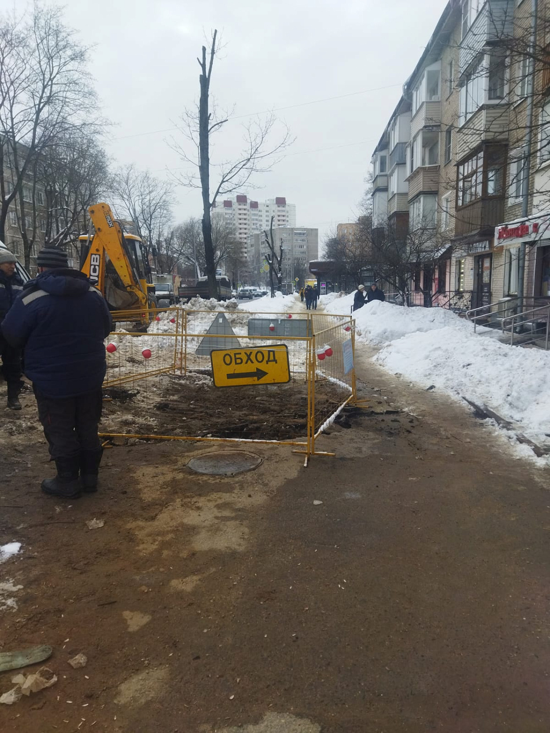 Ликвидирована утечка на внутриквартальном трубопроводе отопления у дома № 3 по улице Свердлова
